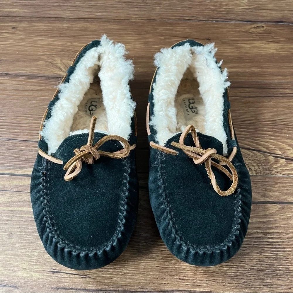 UGG Dakota Black Suede Slippers Moccasins Size 4Y Shoes